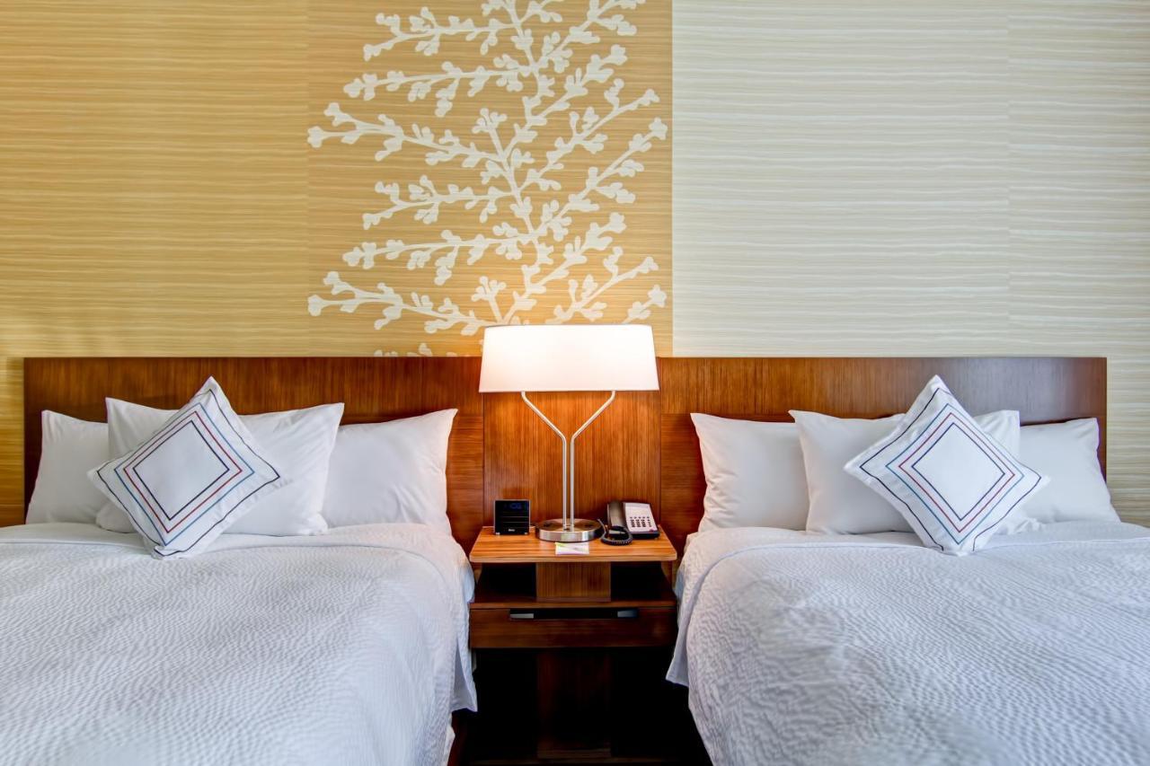 Fairfield Inn & Suites By Marriott Kamloops Bagian luar foto