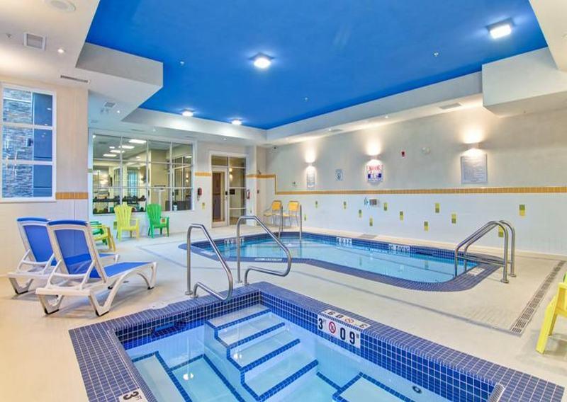 Fairfield Inn & Suites By Marriott Kamloops Bagian luar foto