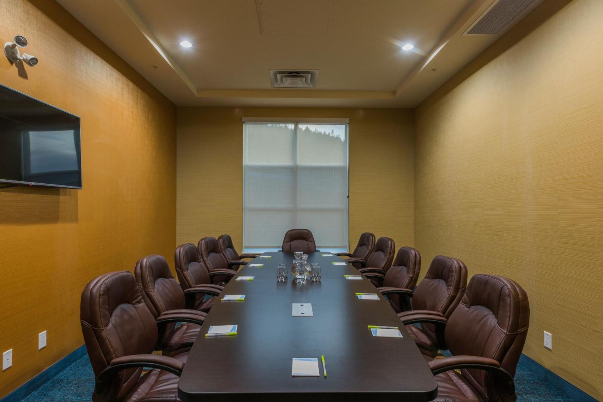 Fairfield Inn & Suites By Marriott Kamloops Bagian luar foto