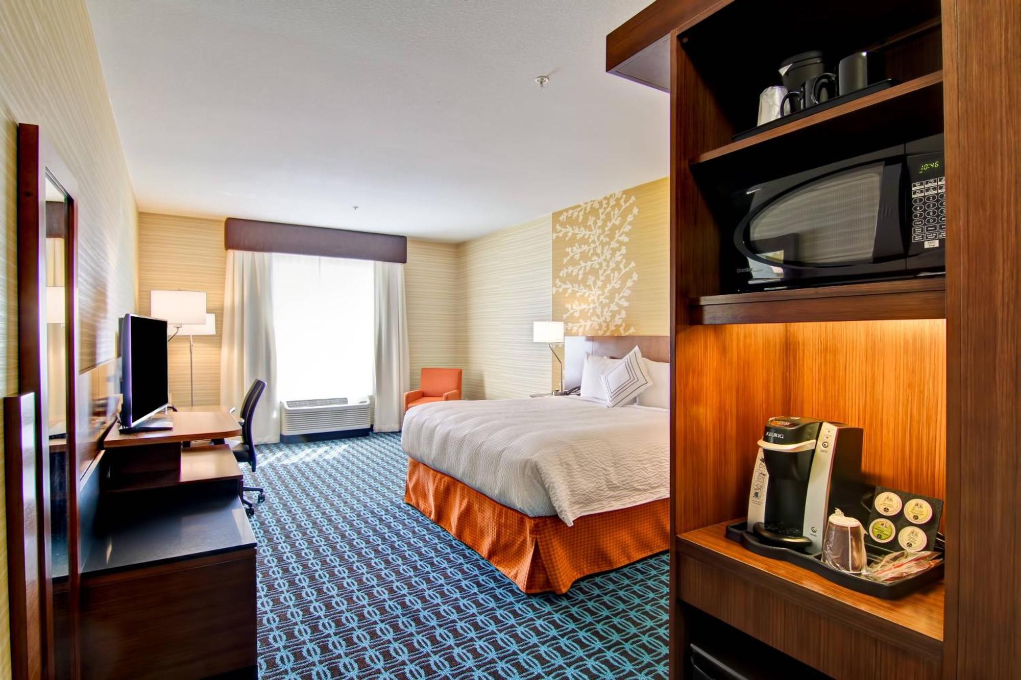 Fairfield Inn & Suites By Marriott Kamloops Bagian luar foto
