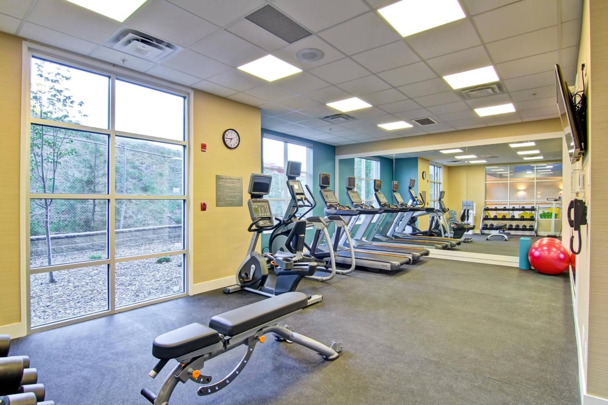 Fairfield Inn & Suites By Marriott Kamloops Bagian luar foto