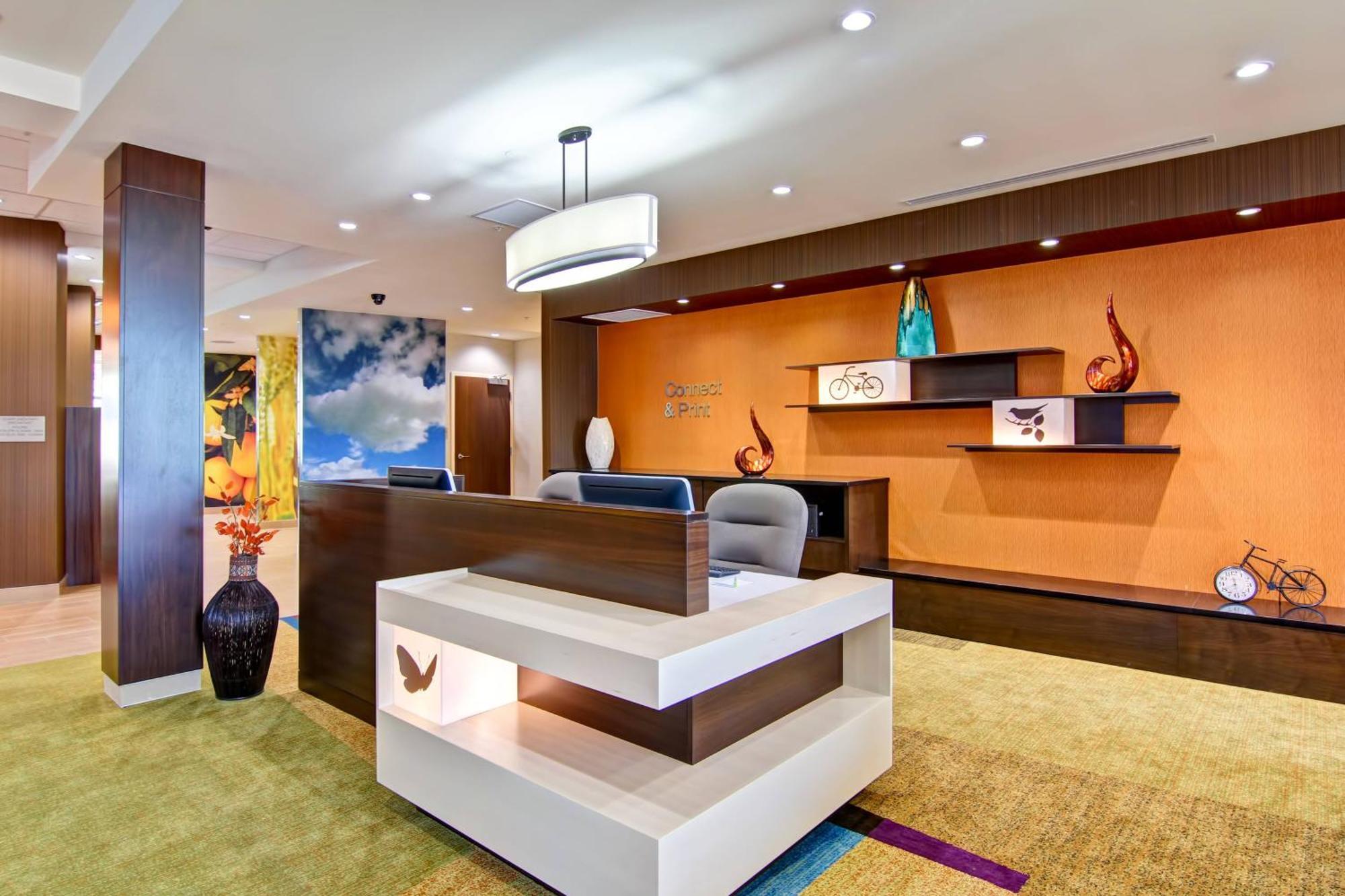 Fairfield Inn & Suites By Marriott Kamloops Bagian luar foto