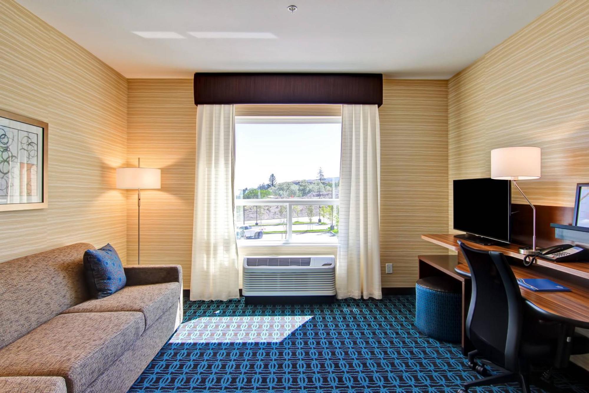Fairfield Inn & Suites By Marriott Kamloops Bagian luar foto