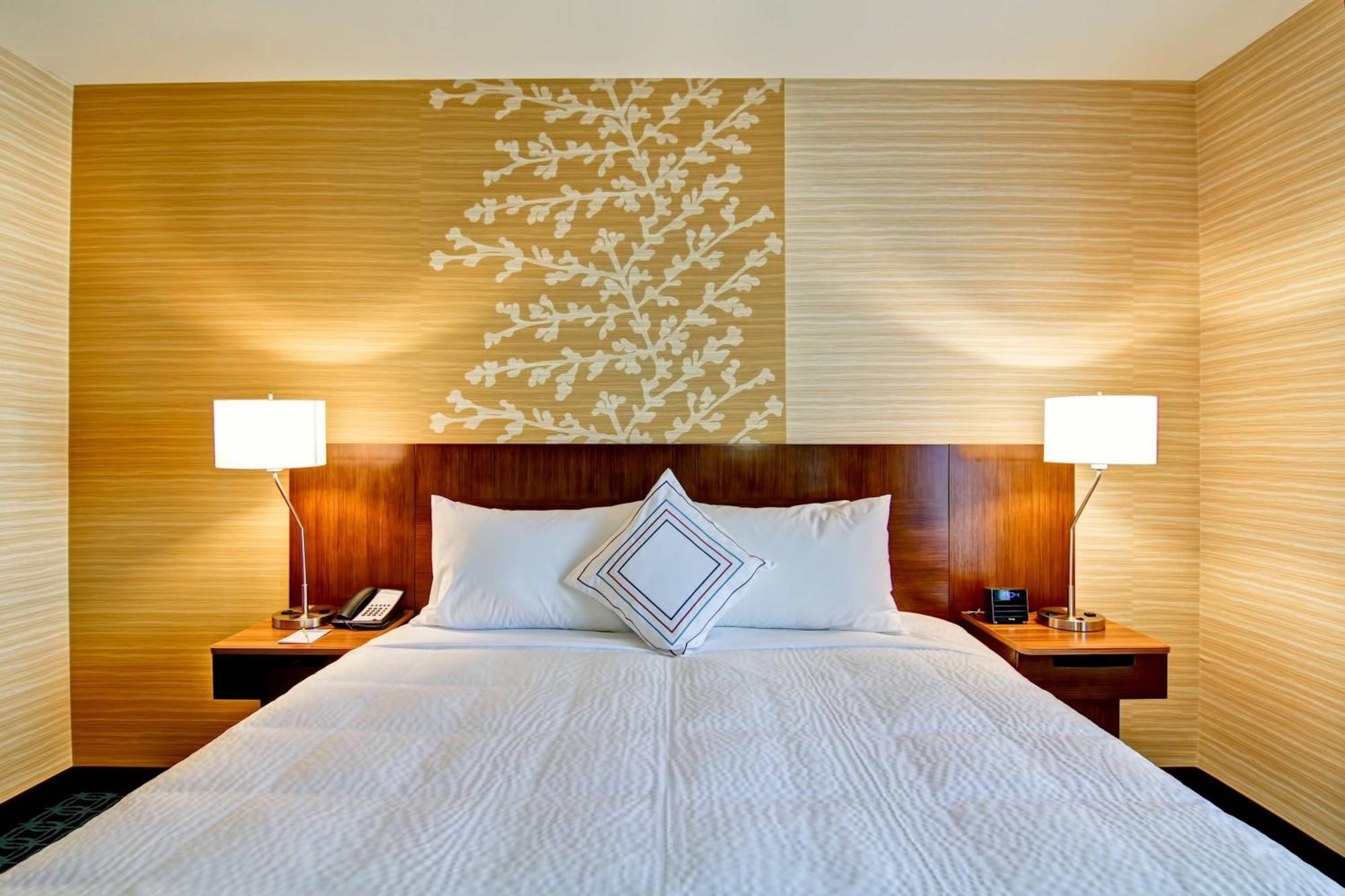 Fairfield Inn & Suites By Marriott Kamloops Bagian luar foto