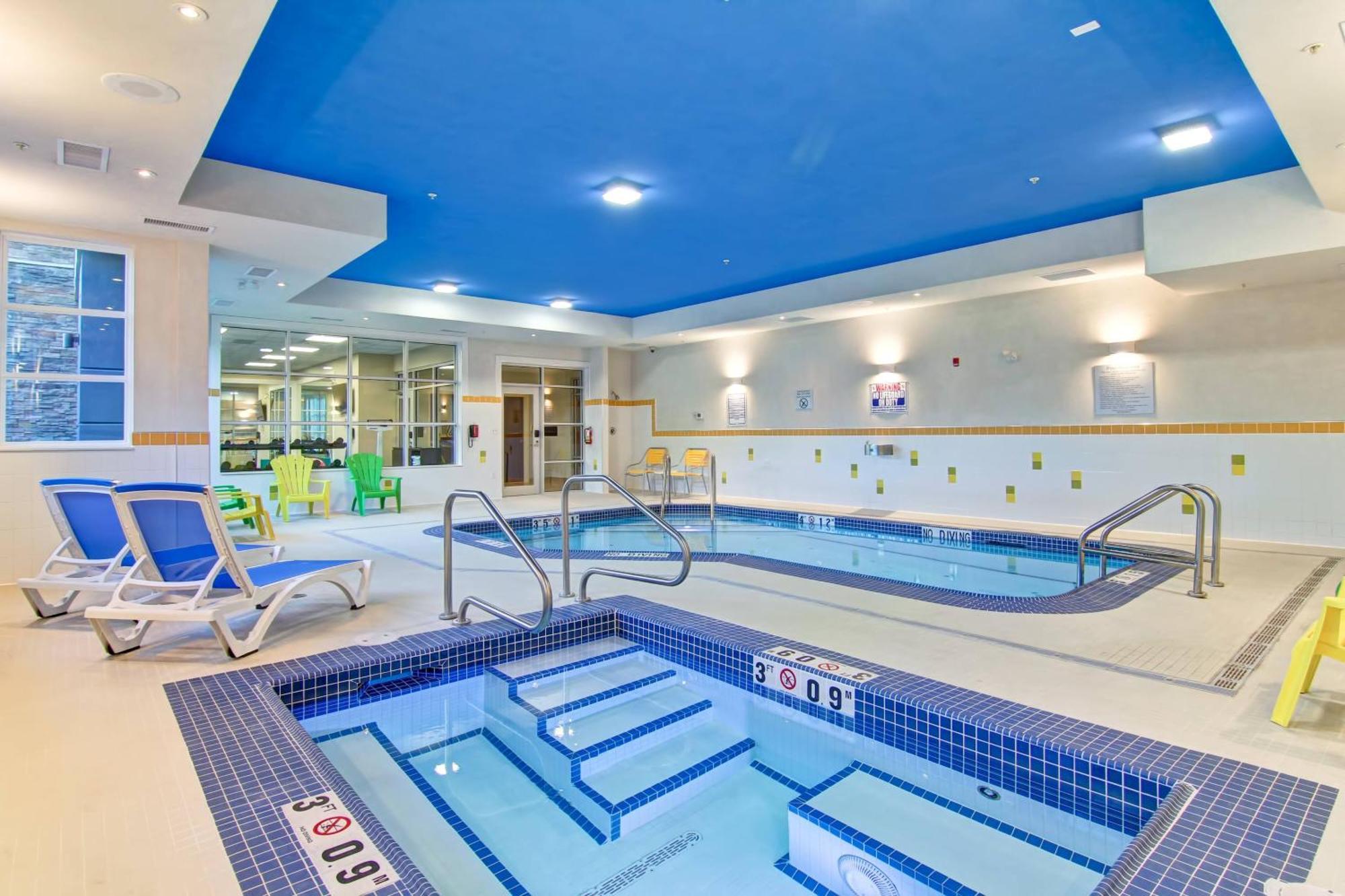 Fairfield Inn & Suites By Marriott Kamloops Bagian luar foto
