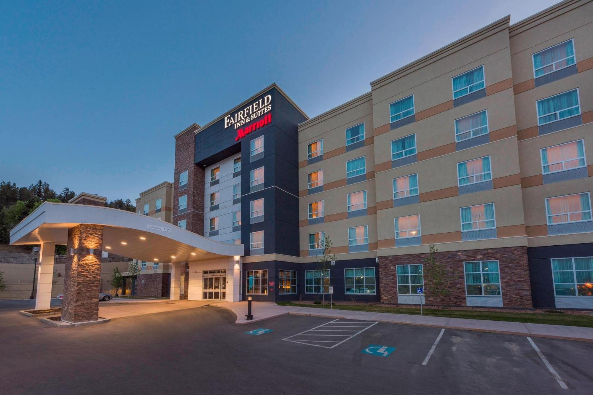 Fairfield Inn & Suites By Marriott Kamloops Bagian luar foto