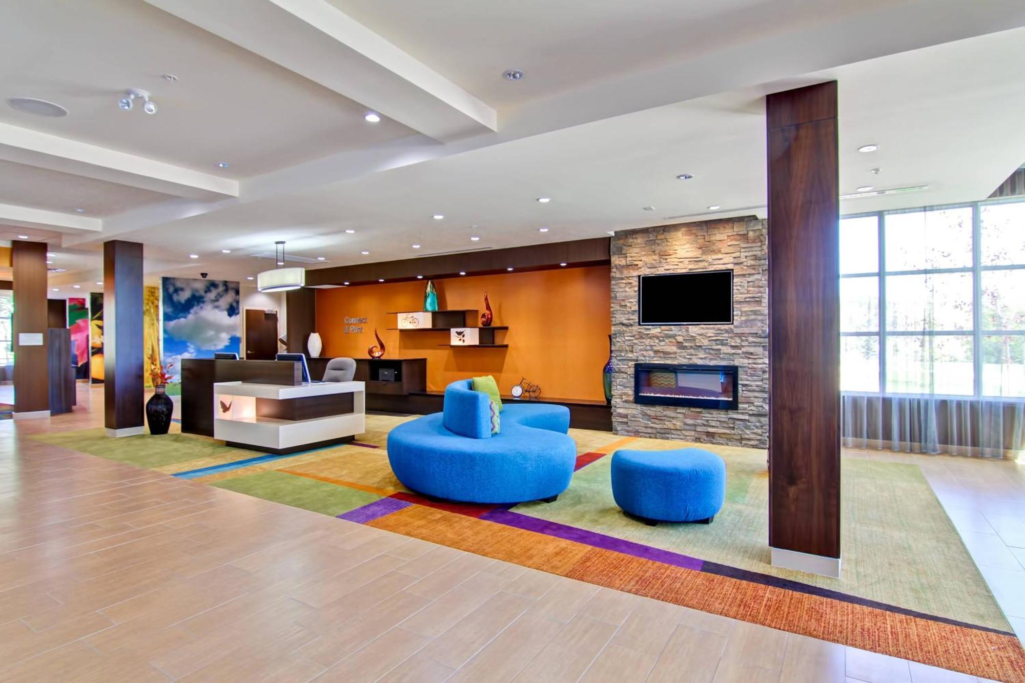 Fairfield Inn & Suites By Marriott Kamloops Bagian luar foto