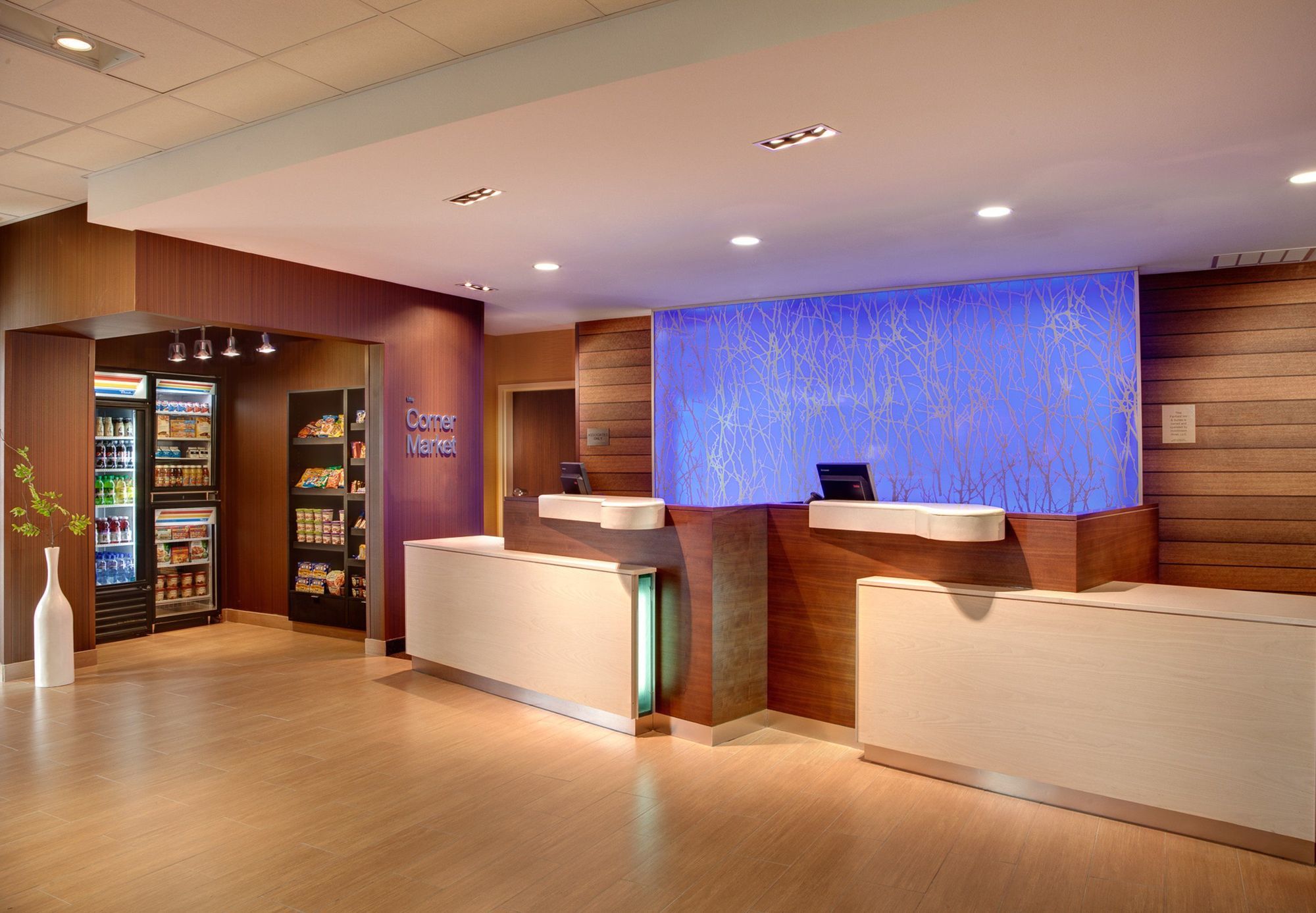 Fairfield Inn & Suites By Marriott Kamloops Bagian luar foto