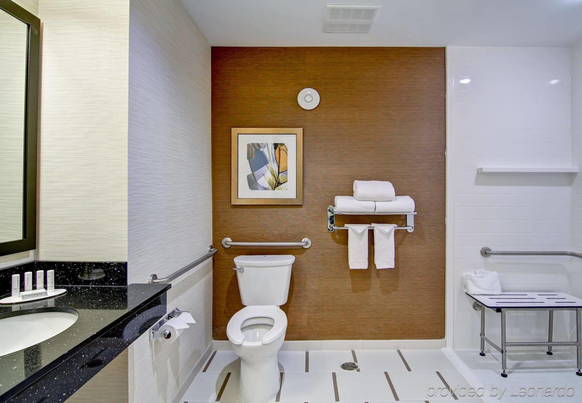 Fairfield Inn & Suites By Marriott Kamloops Bagian luar foto