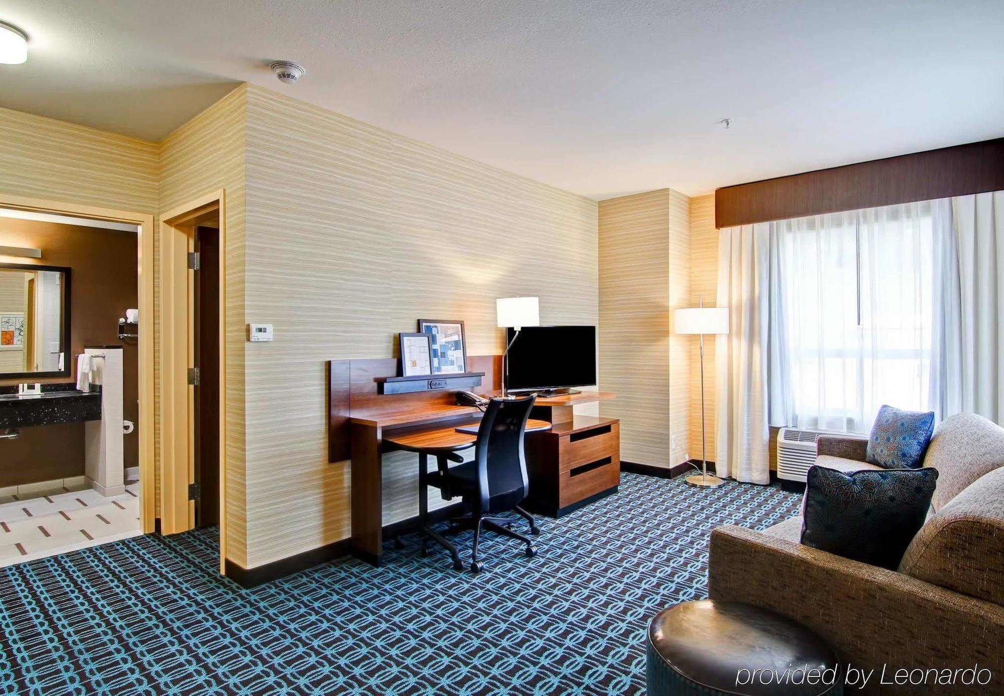 Fairfield Inn & Suites By Marriott Kamloops Bagian luar foto