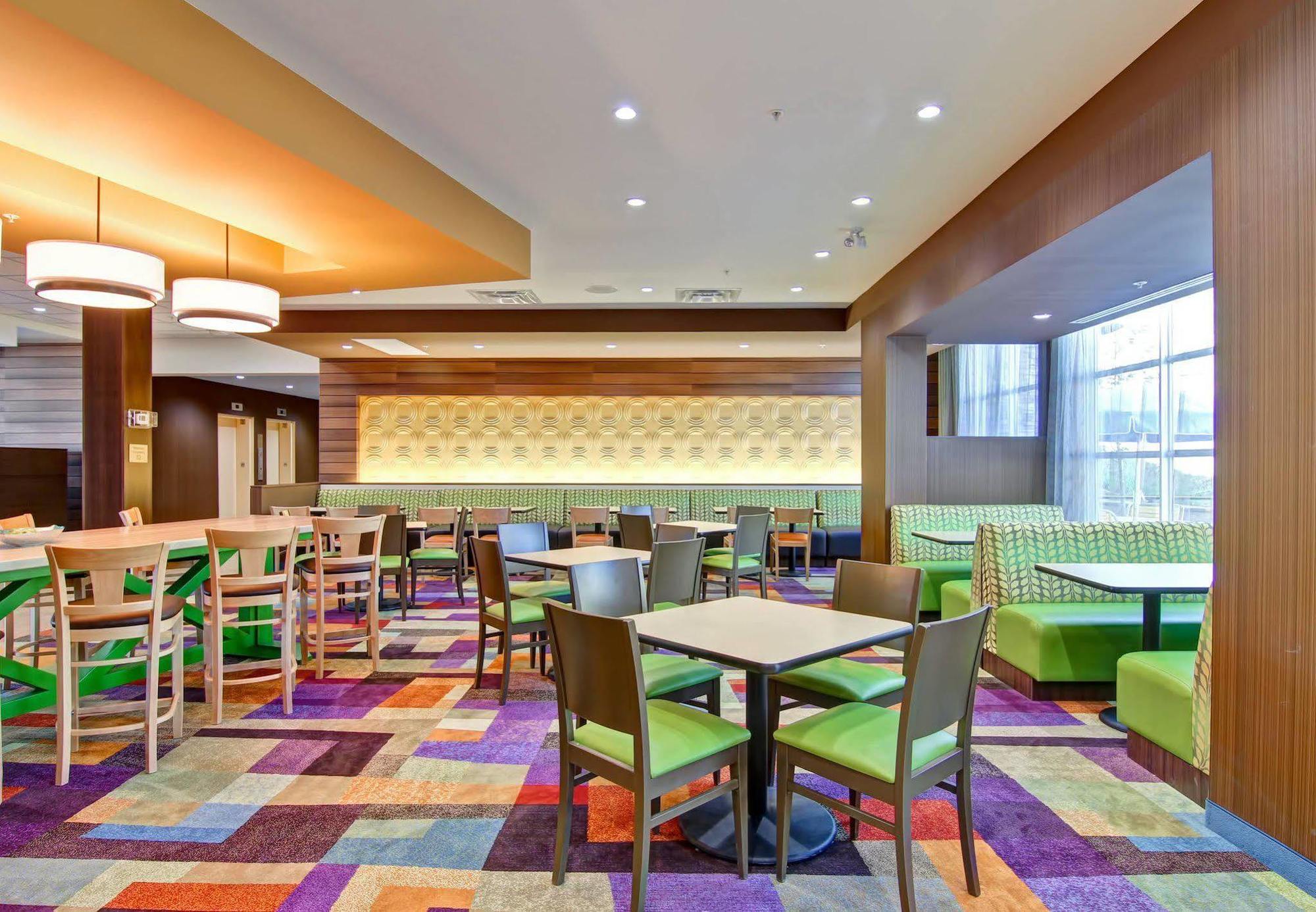 Fairfield Inn & Suites By Marriott Kamloops Bagian luar foto